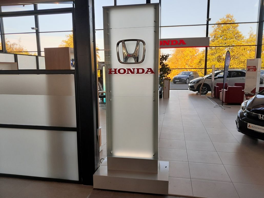 Honda pylon indendørs